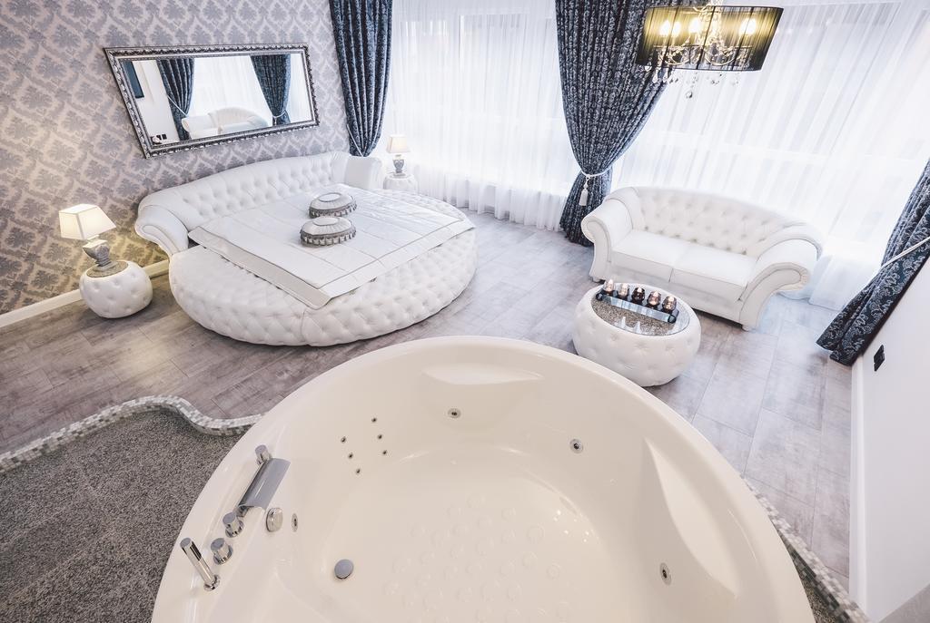 Jacuzzi Romantic Apartment Klaipeda Luaran gambar