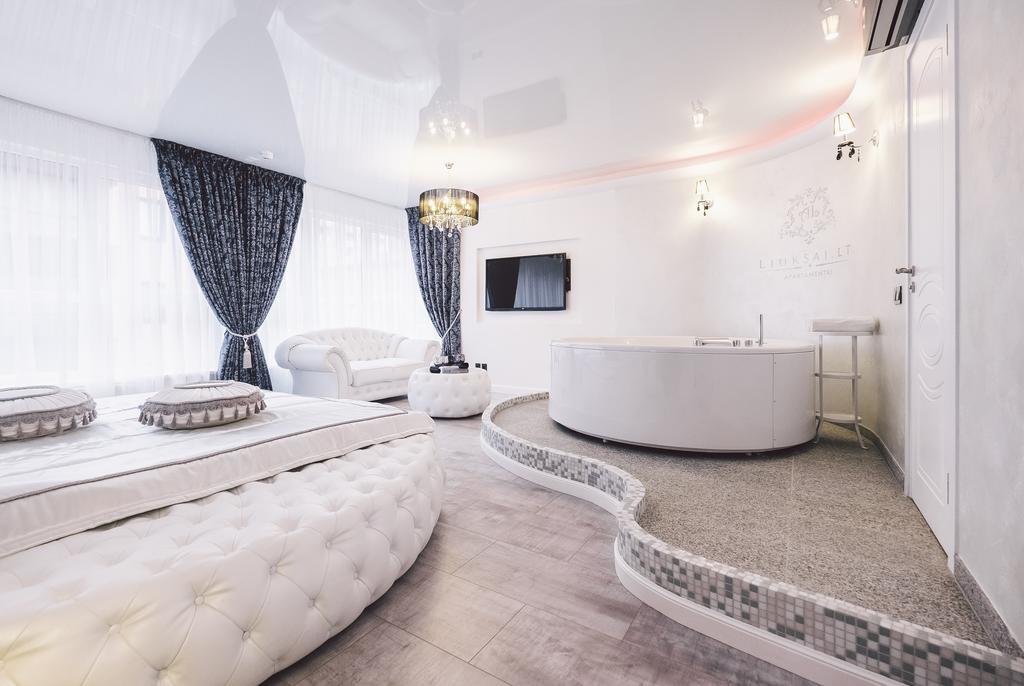 Jacuzzi Romantic Apartment Klaipeda Luaran gambar