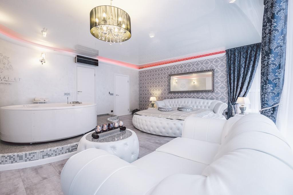 Jacuzzi Romantic Apartment Klaipeda Luaran gambar