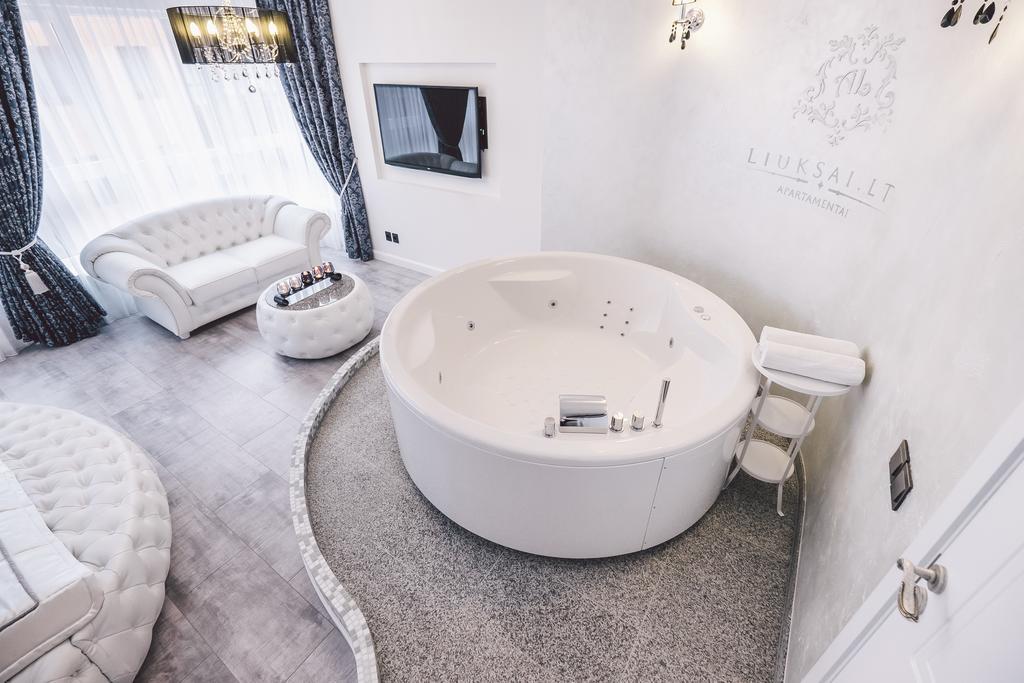 Jacuzzi Romantic Apartment Klaipeda Luaran gambar